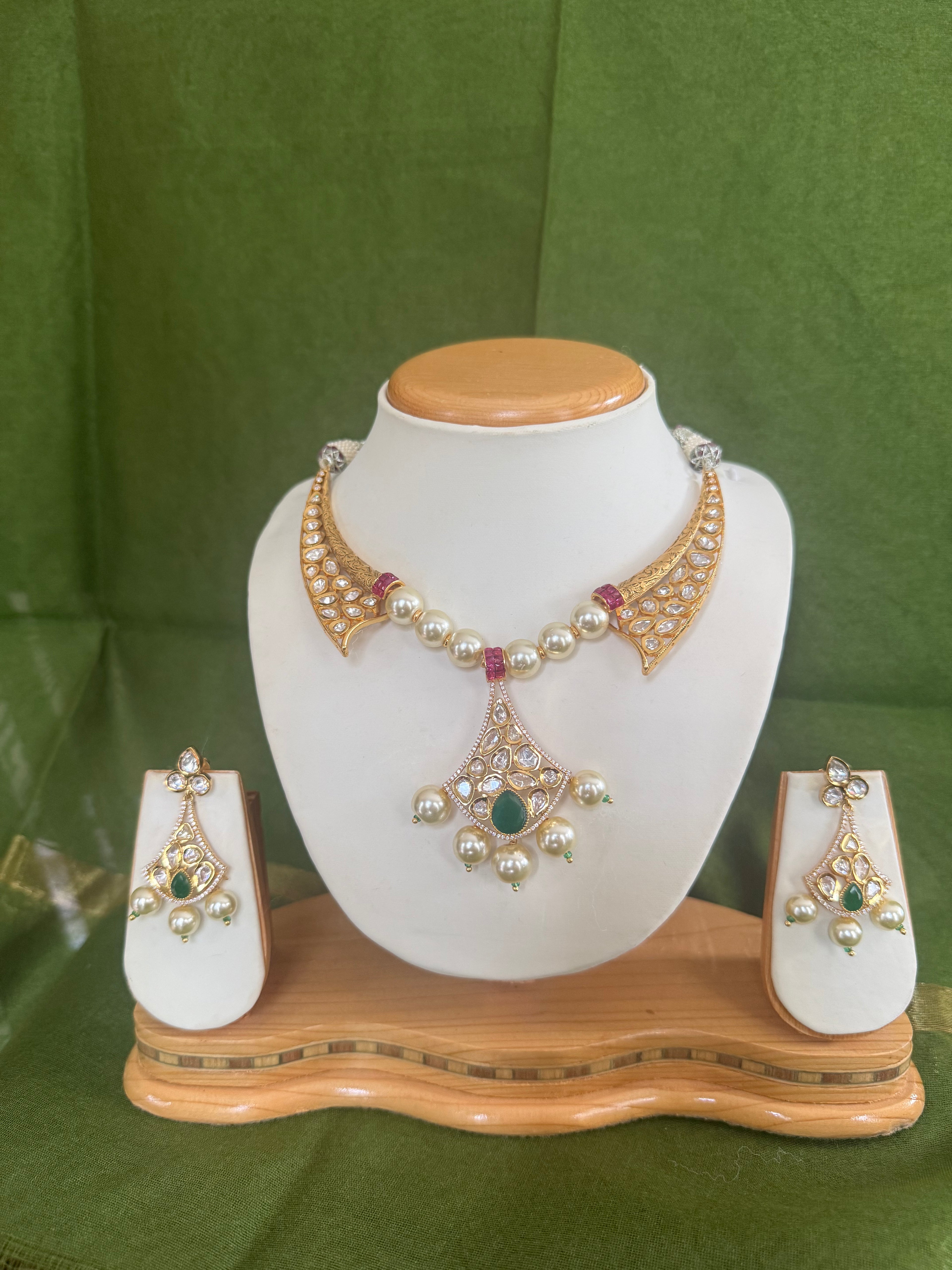 Kundan hasdi necklace